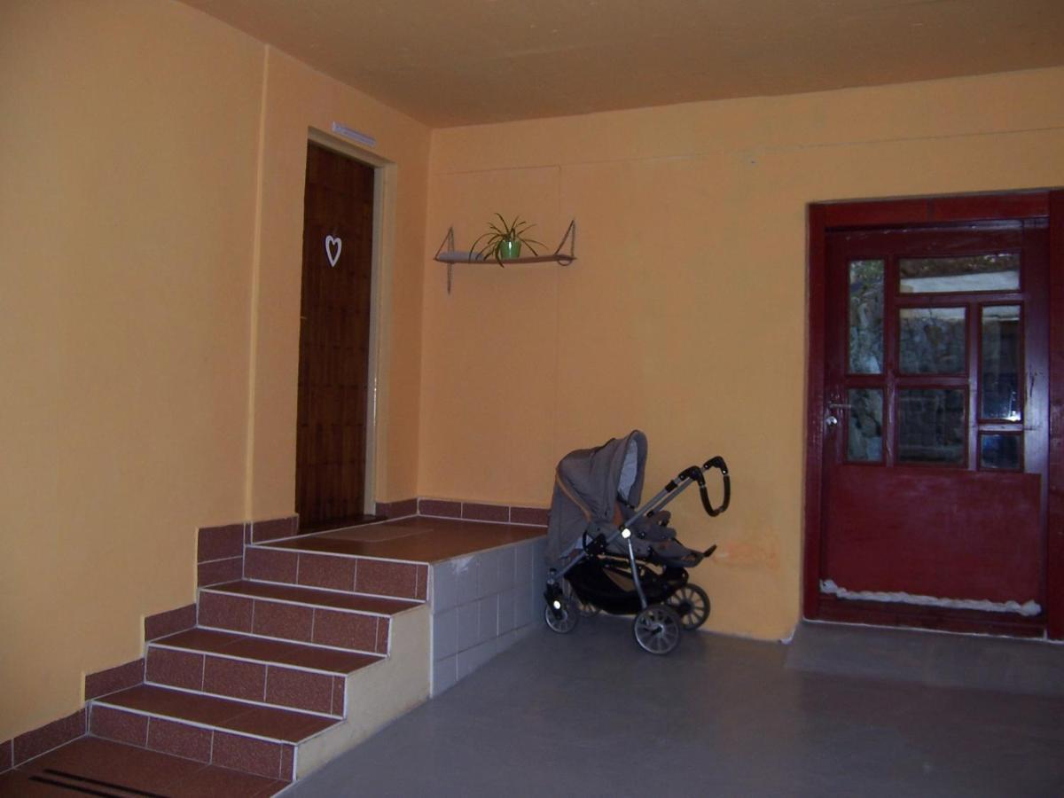 Salas-Dum Pro Spolecnou Dovolenou Az 11 Osob ภายนอก รูปภาพ