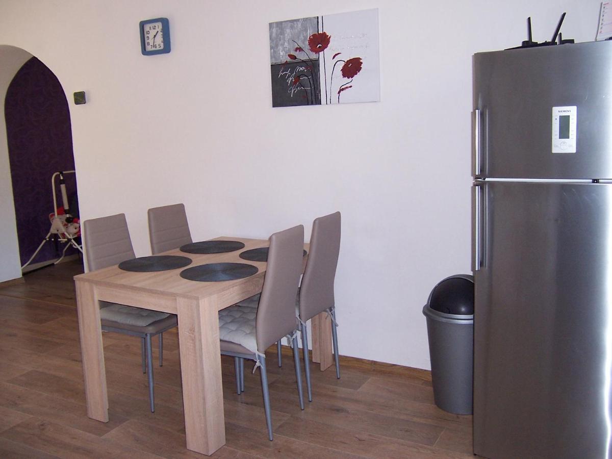 Salas-Dum Pro Spolecnou Dovolenou Az 11 Osob ภายนอก รูปภาพ